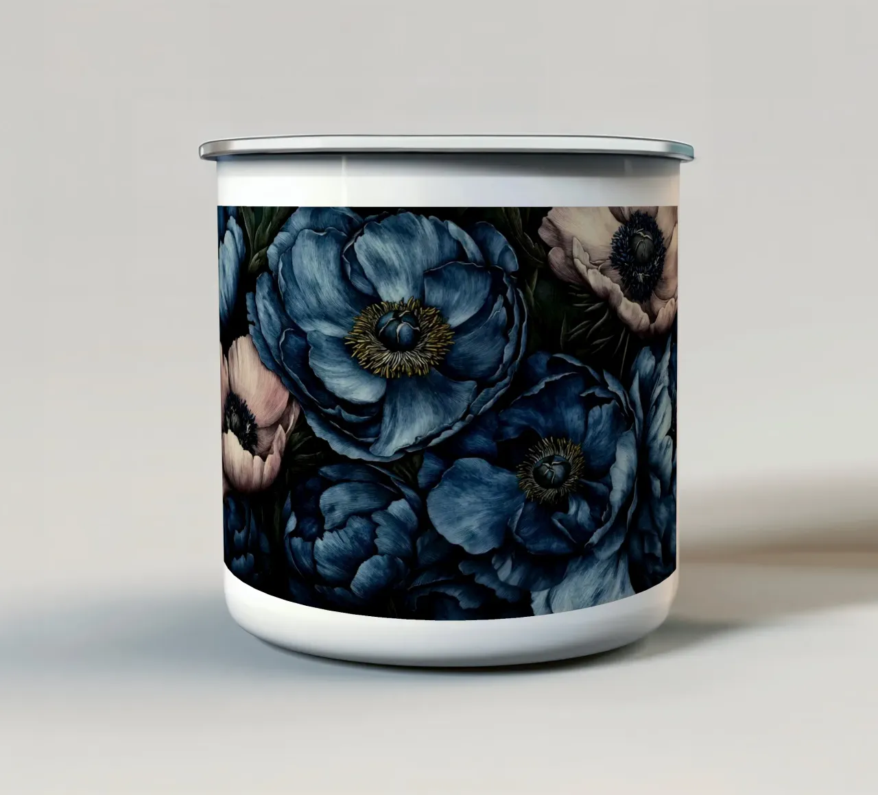 Blauw en blozend Anemonen en klaproos Bloemen Houtprint emaille mok van Flower Garden - Uta Naumann