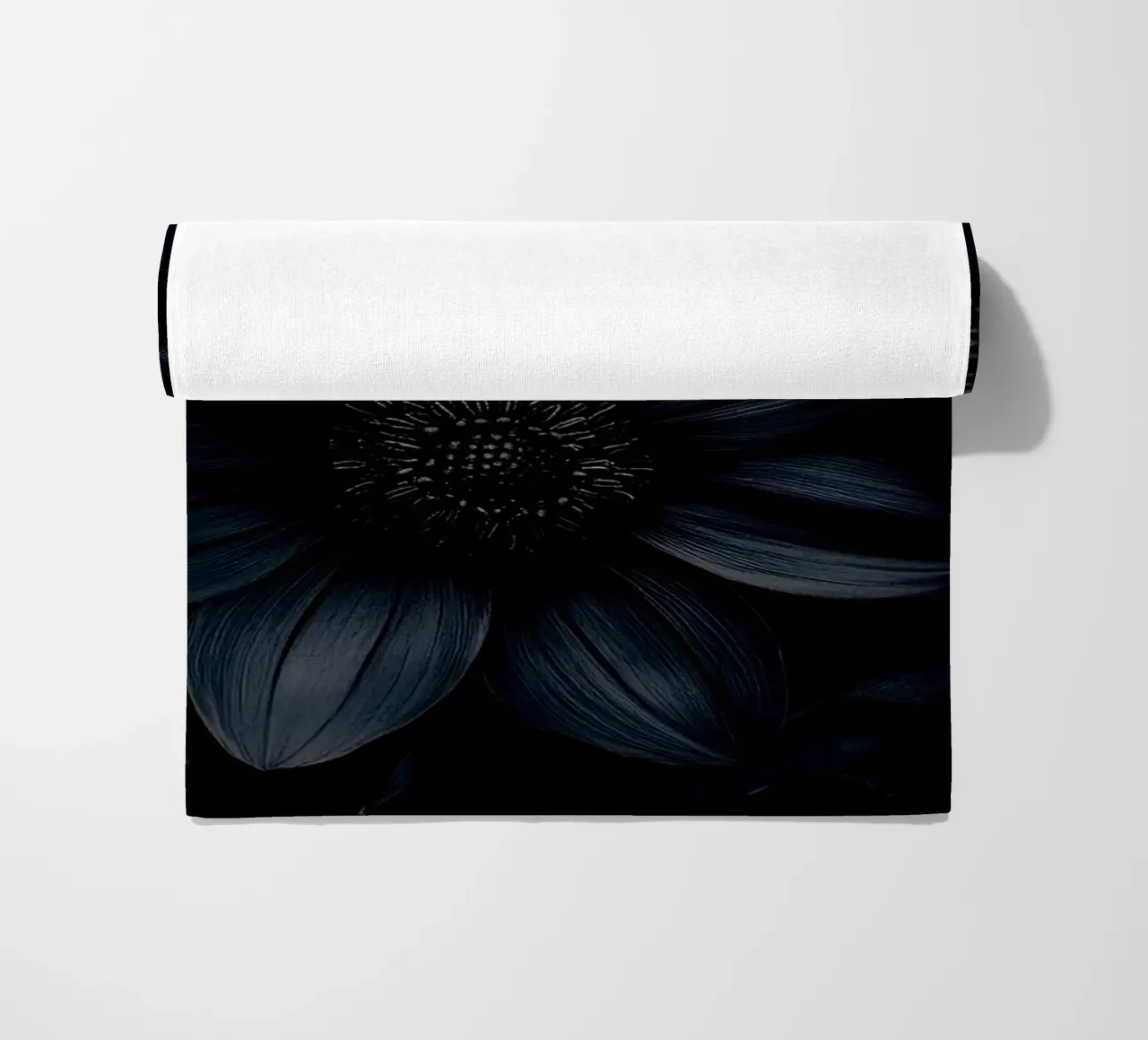 Gotico Vintage Nero Moody Dahlia Fiori telo mare da Flower Garden - Uta Naumann