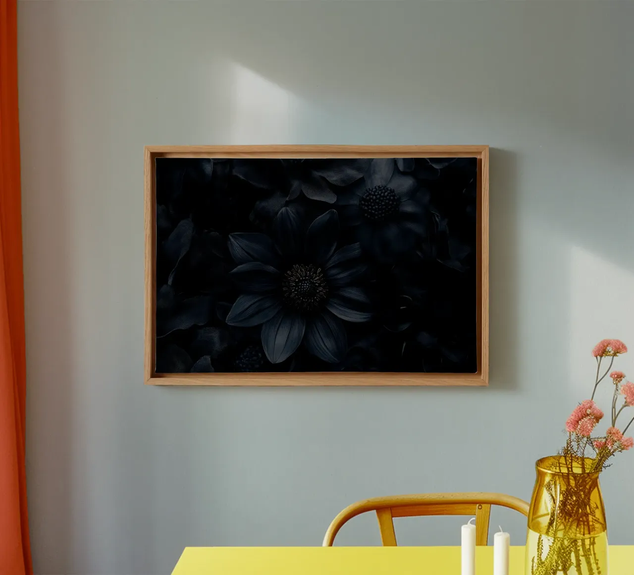 Gotico Vintage Nero Moody Dahlia Fiori tela con Cornice a cassetta da Flower Garden - Uta Naumann