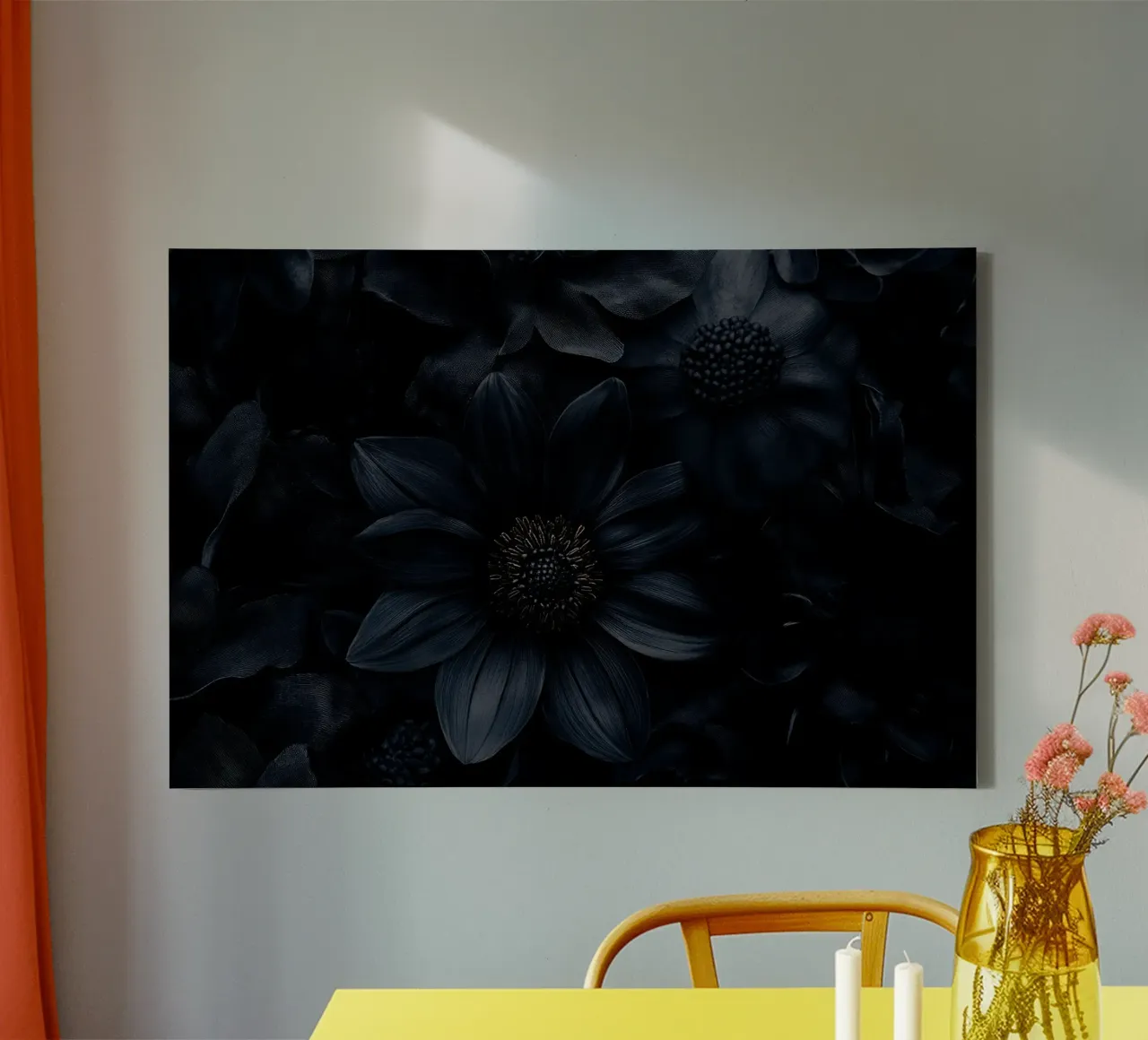 Gotico Vintage Nero Moody Dahlia Fiori tela con Cornice a cassetta da Flower Garden - Uta Naumann