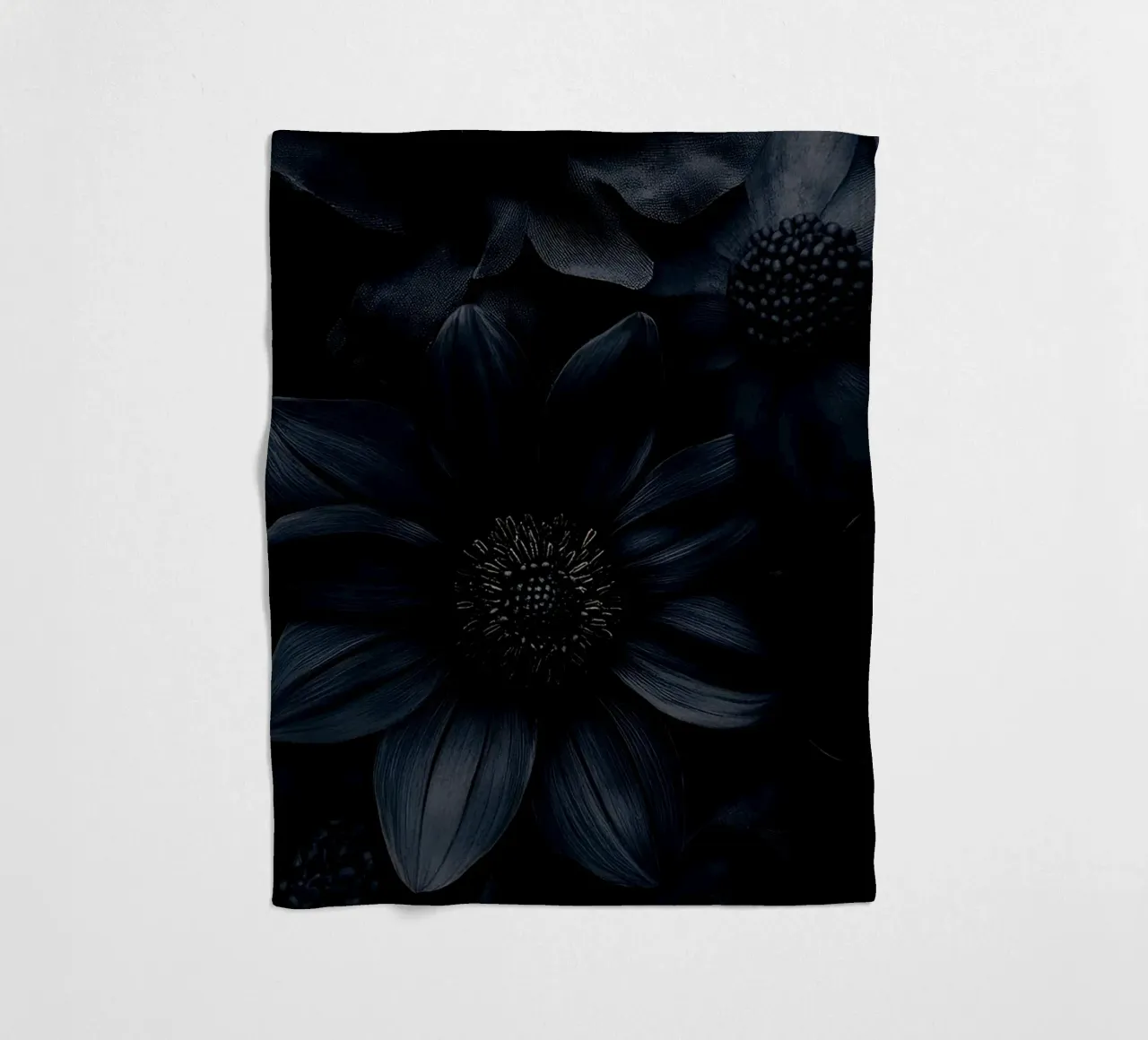 Gotico Vintage Nero Moody Dahlia Fiori coperta in pile da Flower Garden - Uta Naumann