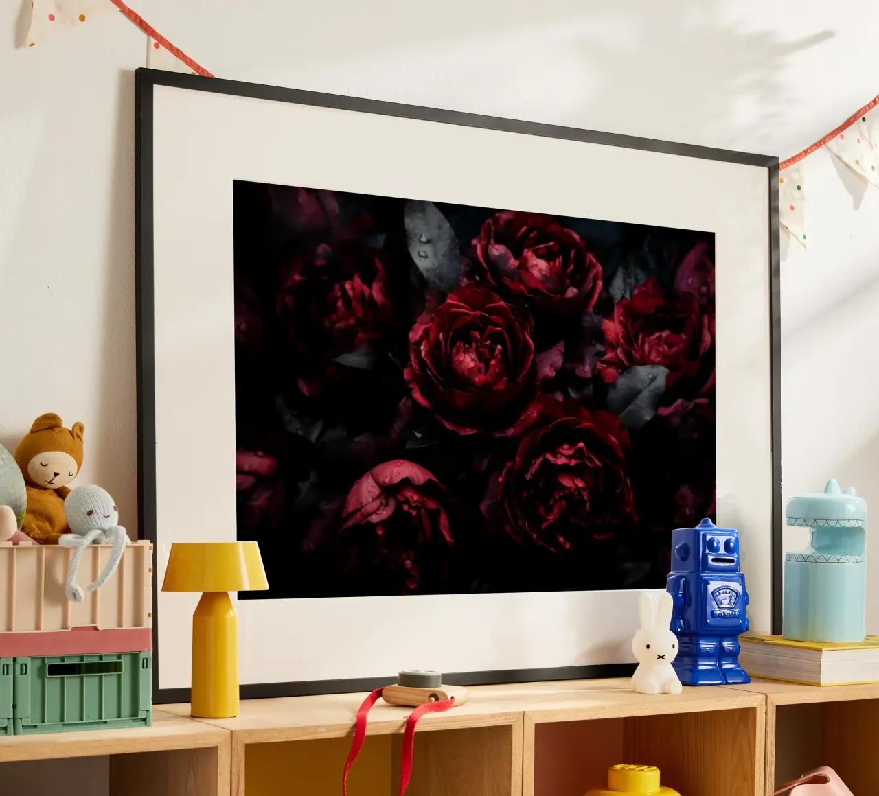 Velluto Borgogna Barocco Peonie Giardino poster con telaio in alluminio da Flower Garden - Uta Naumann
