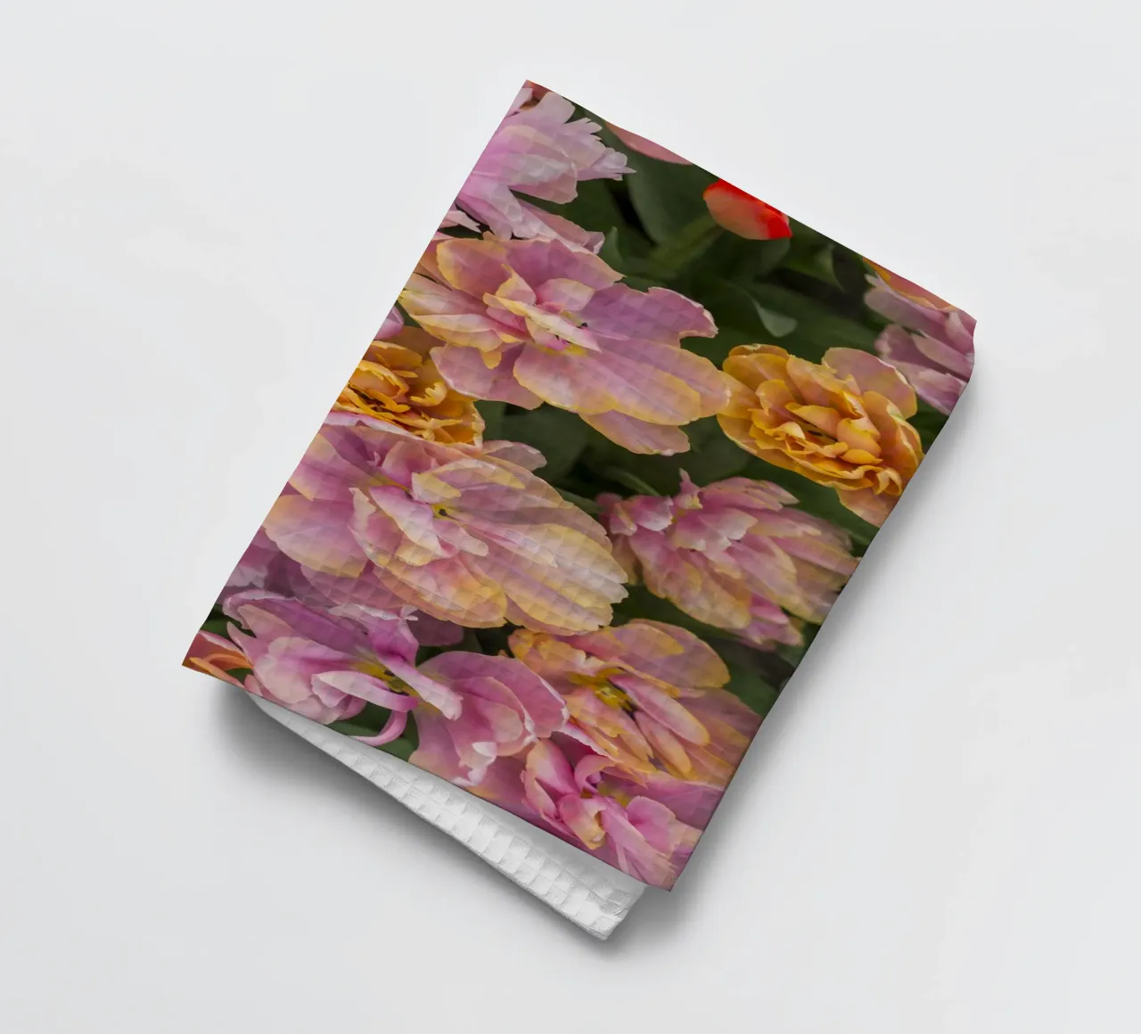 Elegantie in bloei: De schoonheid van roze/pricot tulpen theedoek van Curious Collections by Marielle Leenders