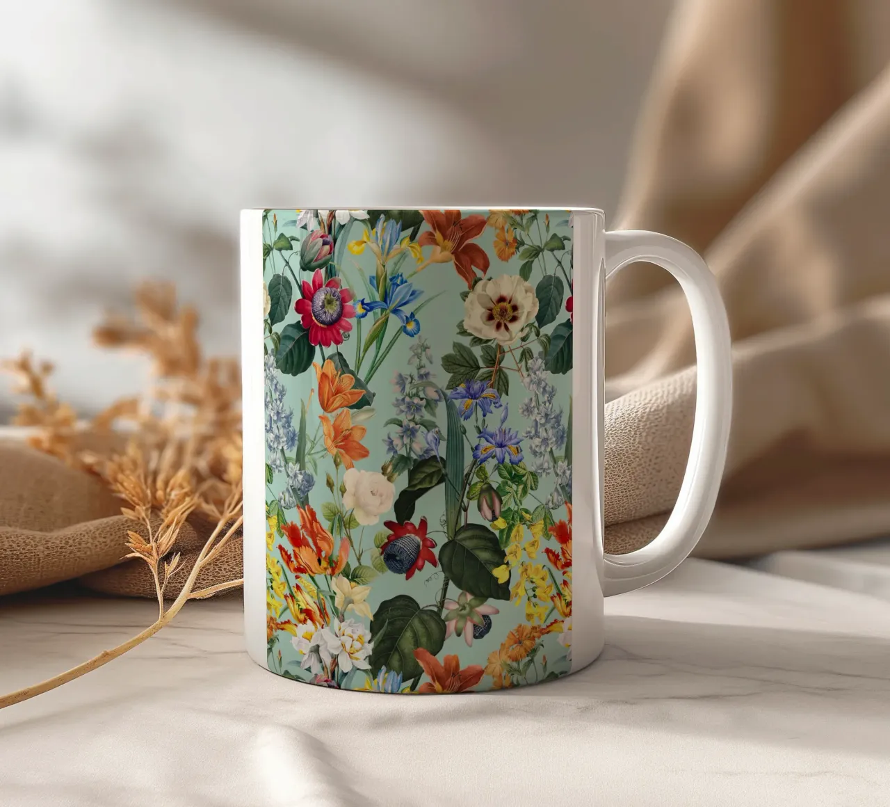 Giardino di fiori esotici d'epoca tazza in ceramica da Flower Garden - Uta Naumann