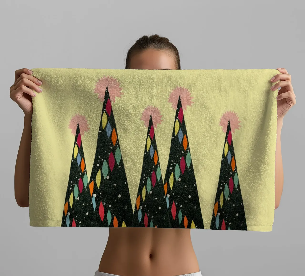 Forêt de Noël (jaune) serviette de bain de Cassia Beck Collage