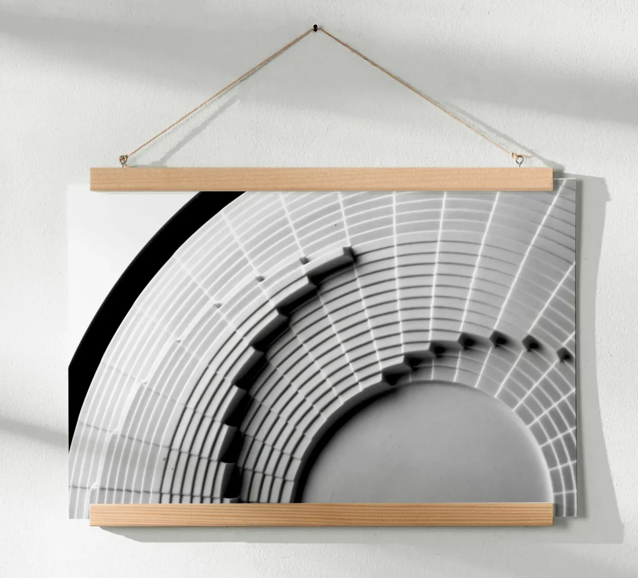 Detail Abstracte keramische kunst in zwart-wit poster met houten frame van Lisa Jureczko Arts Illustration