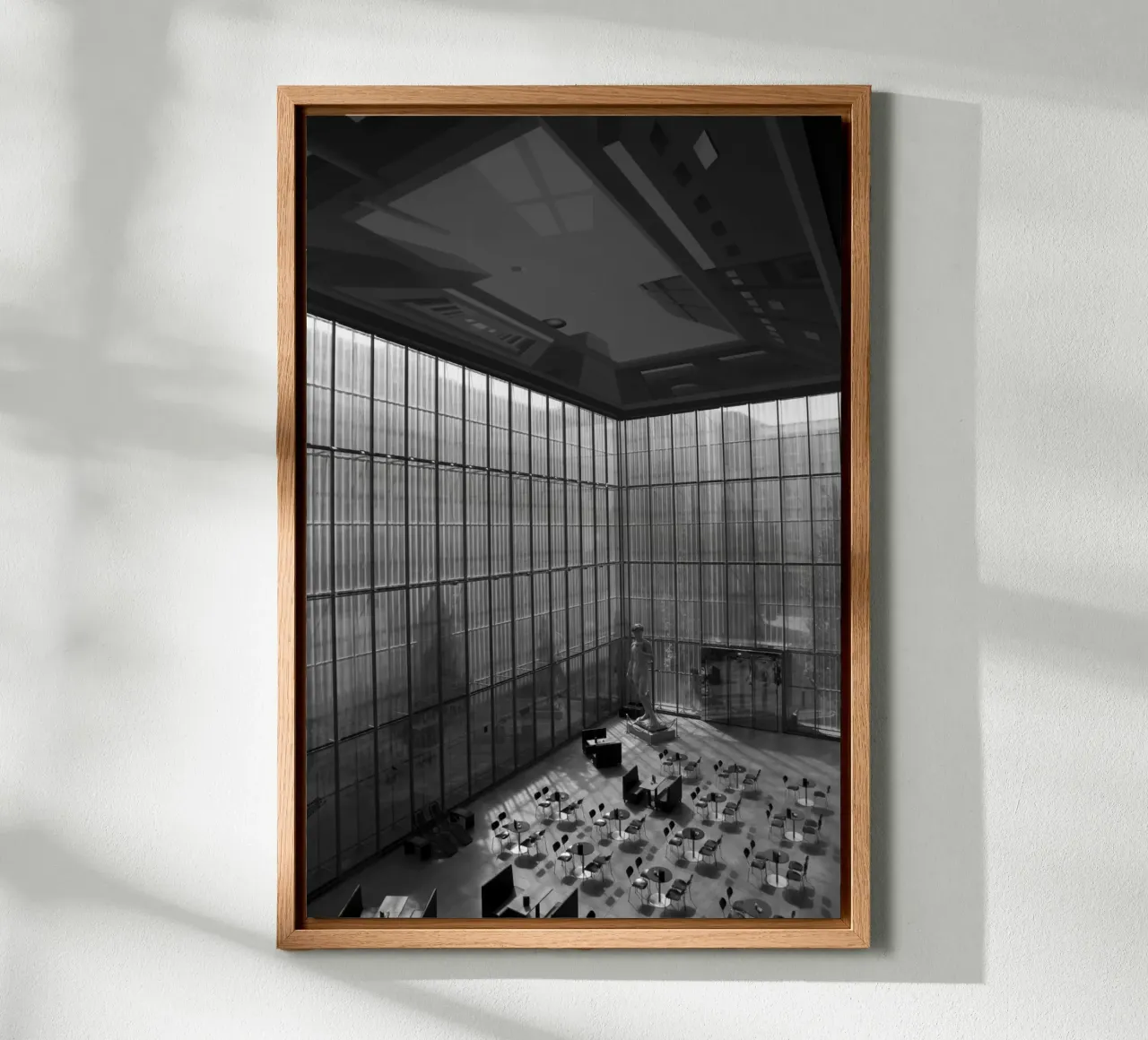 Schwarzweiss Fotografie Moderne Architektur Museum Retro Leinwand mit Schattenfugenrahmen von Lisa Jureczko Arts Illustration