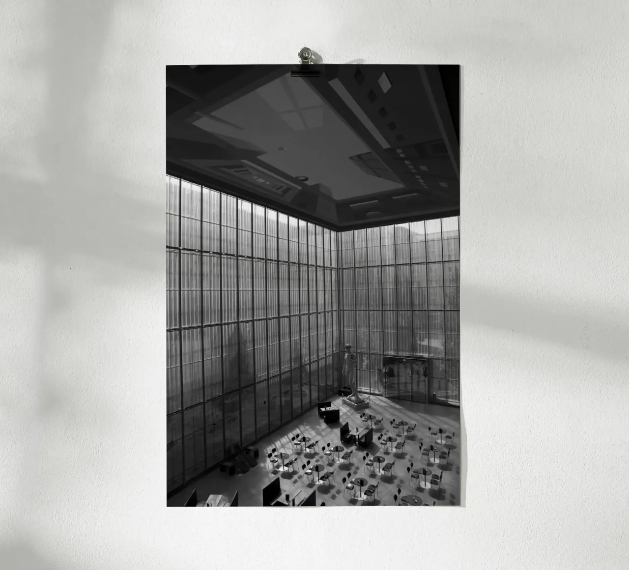 Photographie noir et blanc Architecture moderne Musée Rétro poster avec cadre en aluminium de Lisa Jureczko Arts Illustration