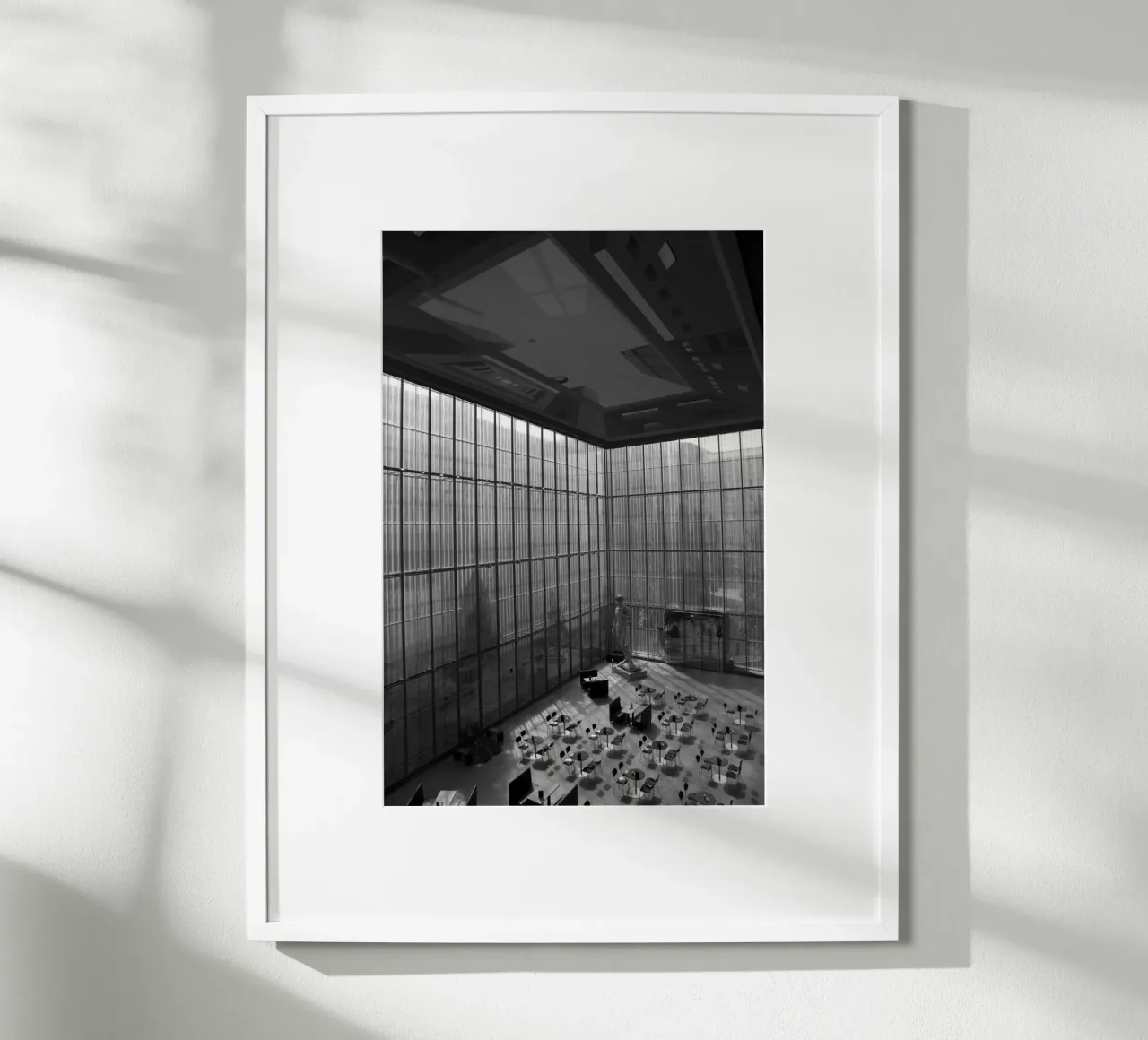 Photographie noir et blanc Architecture moderne Musée Rétro poster avec cadre en aluminium de Lisa Jureczko Arts Illustration