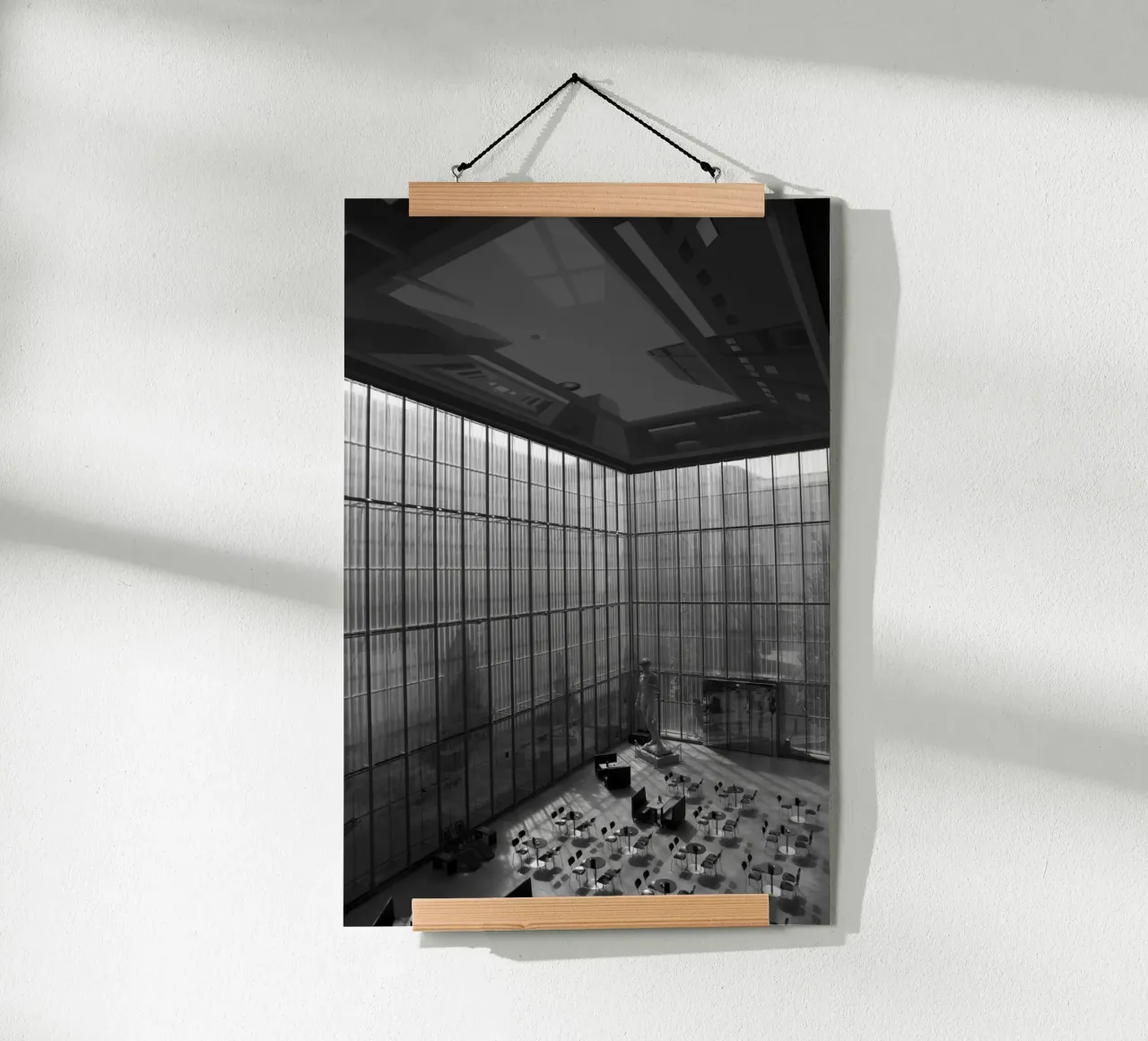 Photographie noir et blanc Architecture moderne Musée Rétro poster avec cadre en aluminium de Lisa Jureczko Arts Illustration