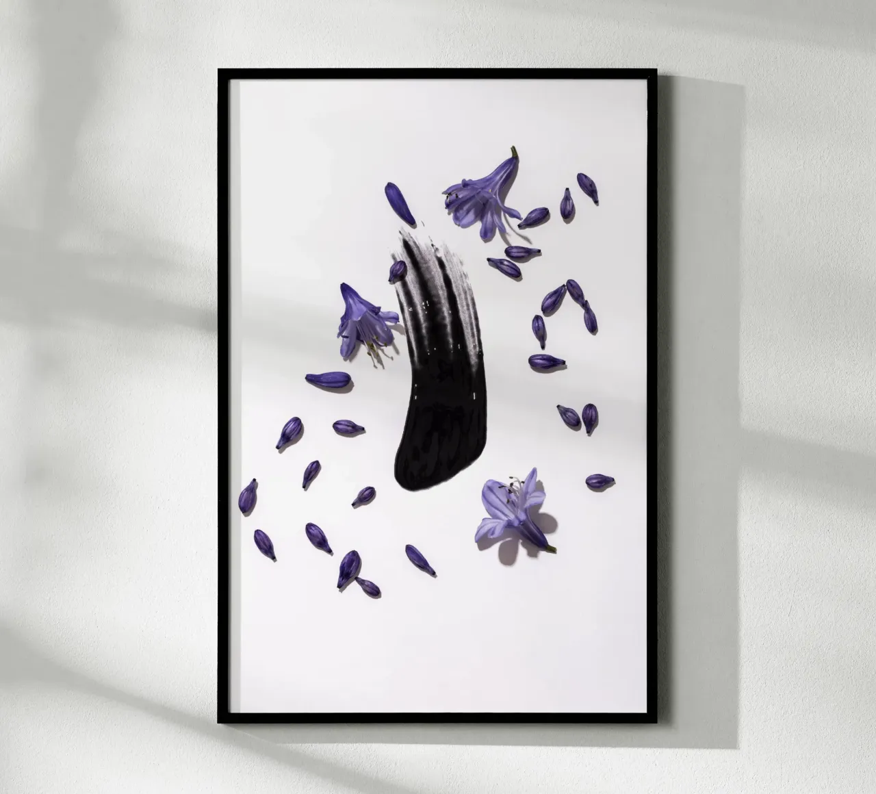 Vernice nera e fiori lilla poster da Lisa Jureczko Arts Illustration