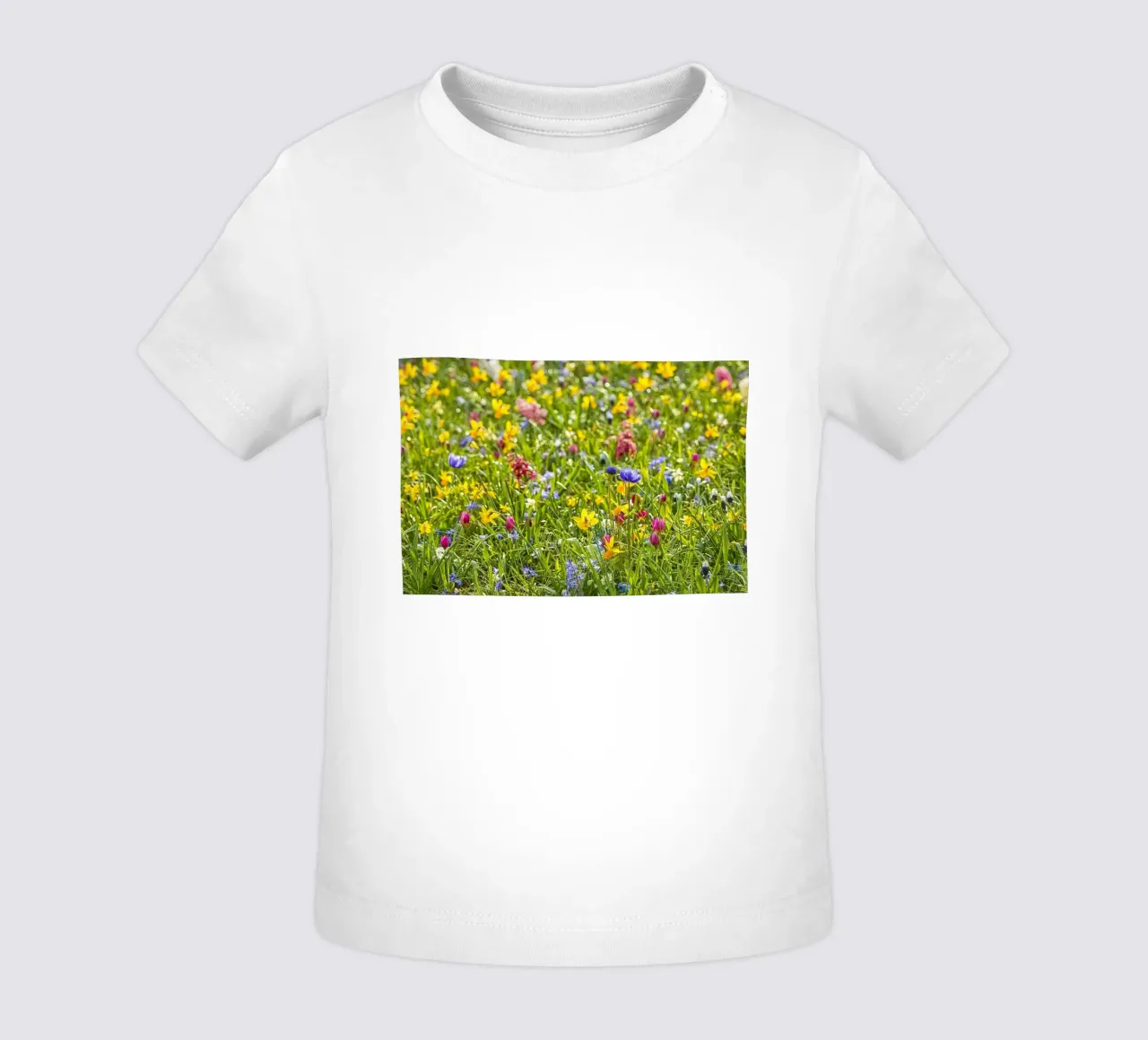 A Symphony of Color: Field of Mixed Flowers maglietta neonato da Curious Collections by Marielle Leenders
