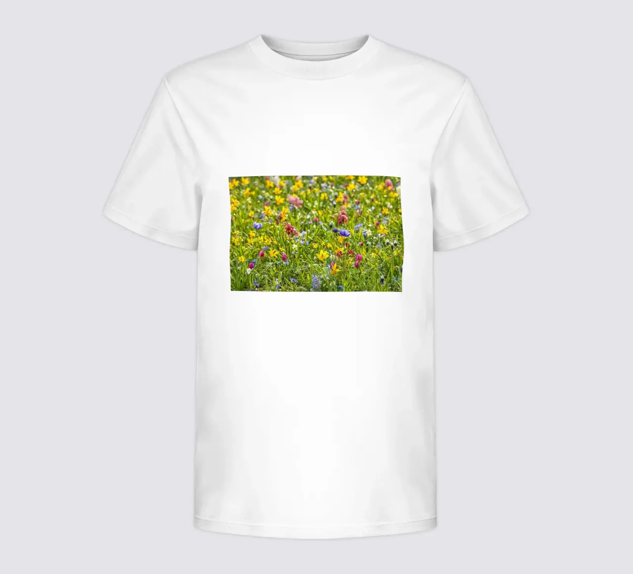 A Symphony of Color: Field of Mixed Flowers t-shirt bambini da Curious Collections by Marielle Leenders