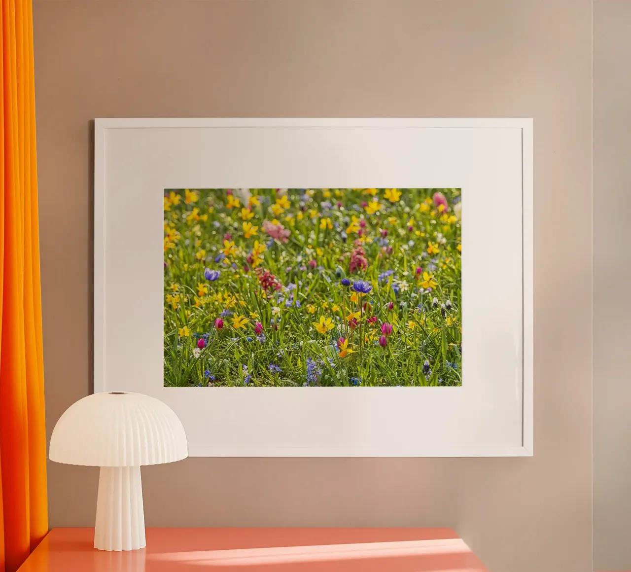 A Symphony of Color: Field of Mixed Flowers poster con telaio in legno da Curious Collections by Marielle Leenders