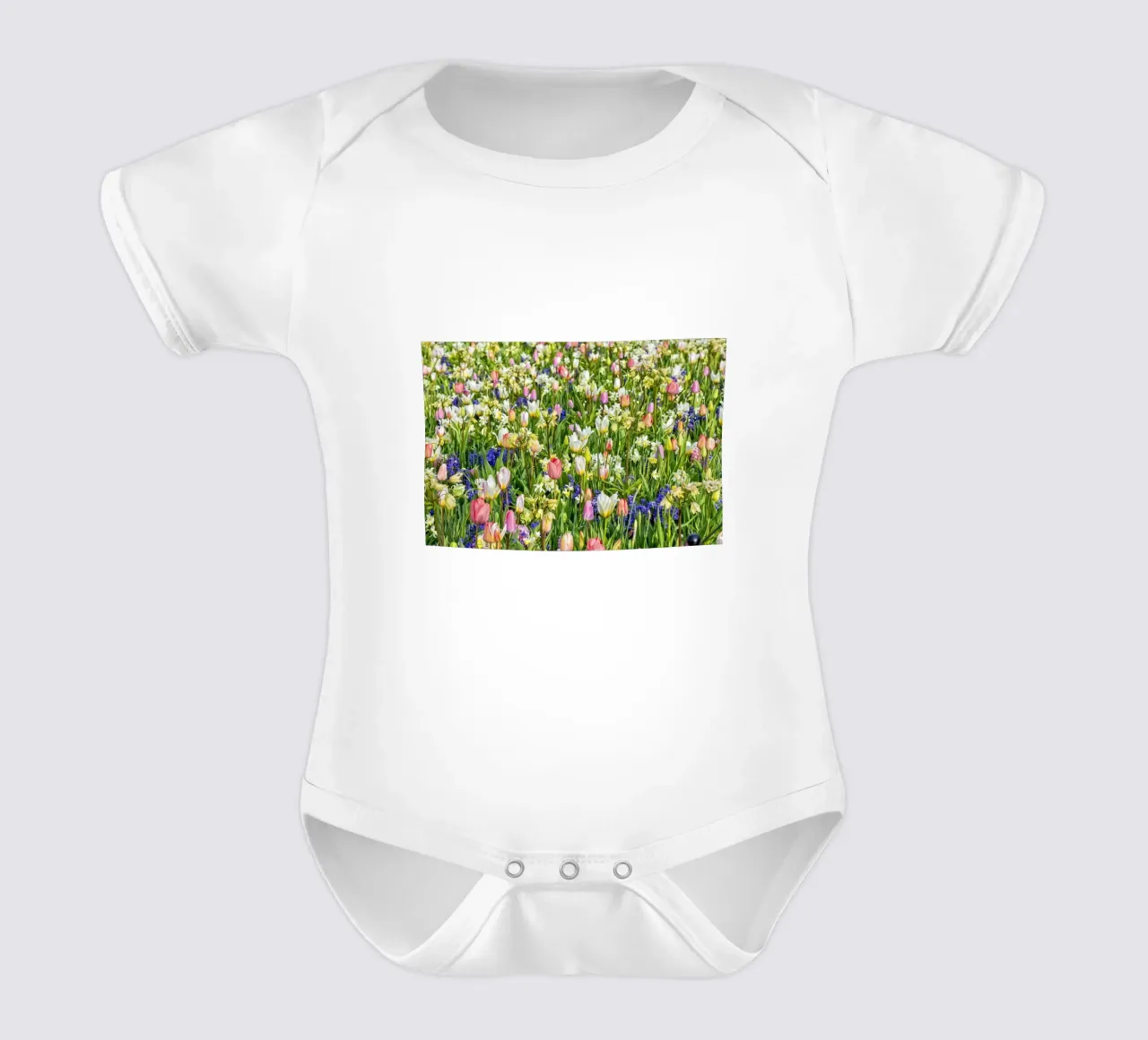 A Springtime Dream: Mixed Flower Field with Tulips and Hyaci body neonato maniche corte da Curious Collections by Marielle Leenders