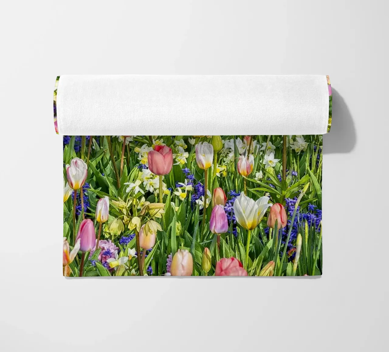 A Springtime Dream: Mixed Flower Field with Tulips and Hyaci telo mare da Curious Collections by Marielle Leenders