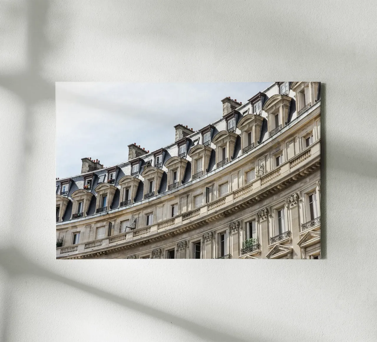 Casa storica a Parigi, Francia tela con Cornice a cassetta da Lisa Jureczko Arts Illustration