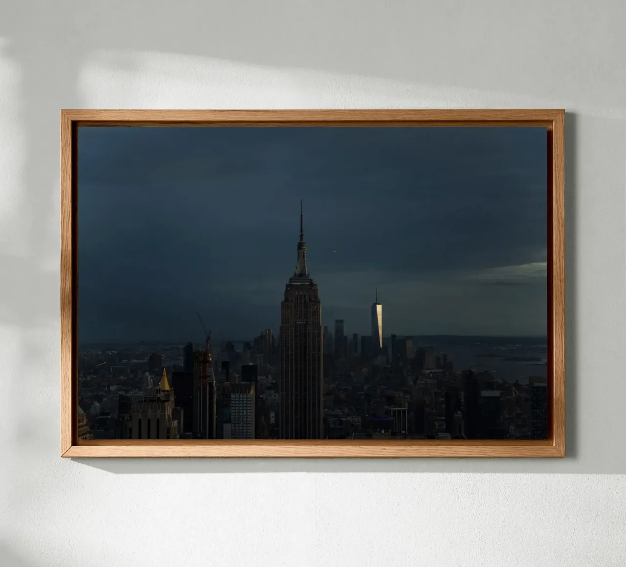 New York skyline in het avondlicht canvas met Baklijst van Lisa Jureczko Arts Illustration
