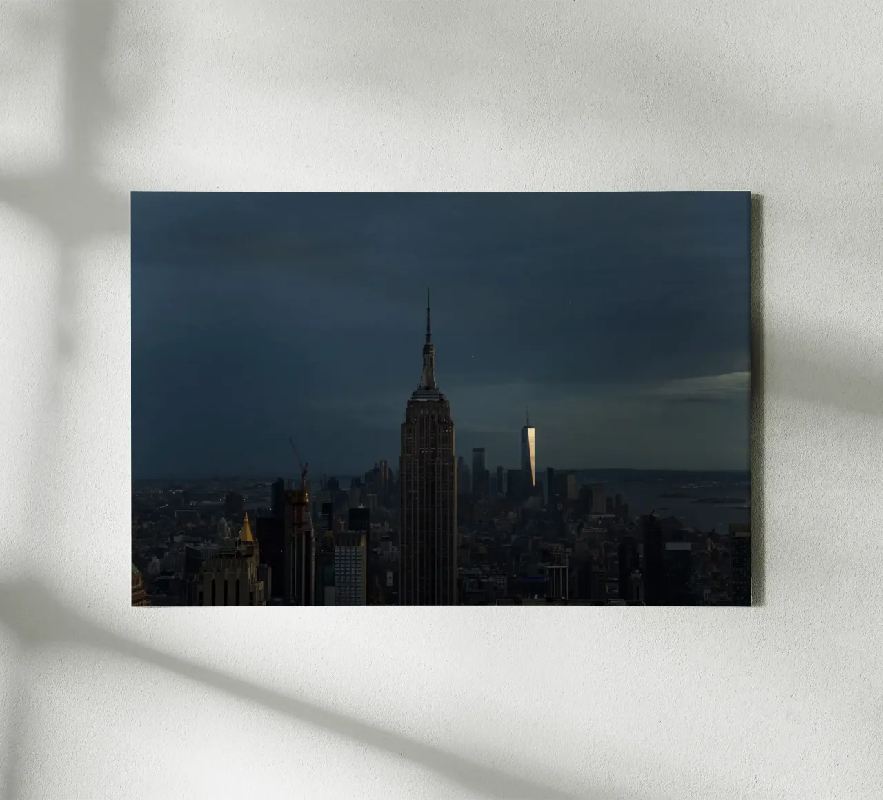 New York skyline in het avondlicht canvas met Baklijst van Lisa Jureczko Arts Illustration