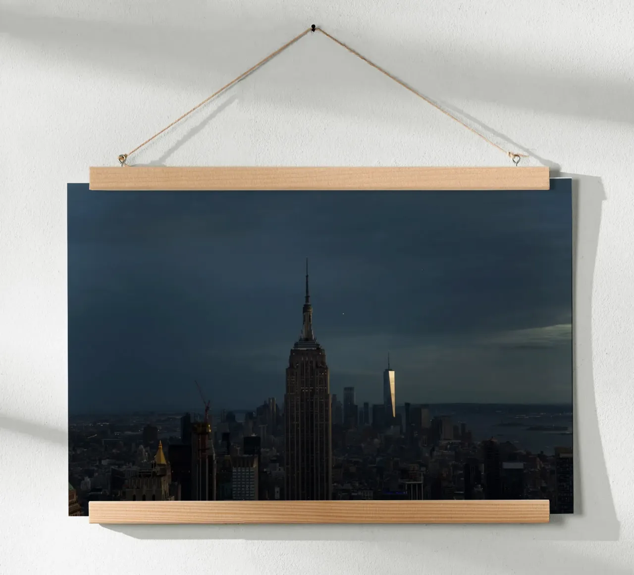 Lo skyline di New York nella luce della sera carta hahnemühle da Lisa Jureczko Arts Illustration