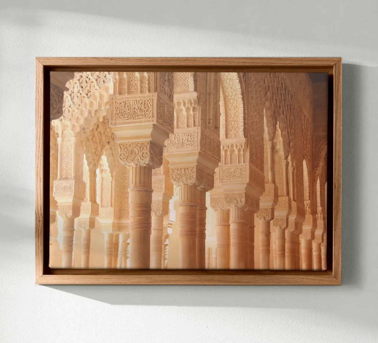 Säulen im sanften Sonnenlicht, Alhambra, Spanien Leinwand mit Schattenfugenrahmen von Lisa Jureczko Arts Illustration