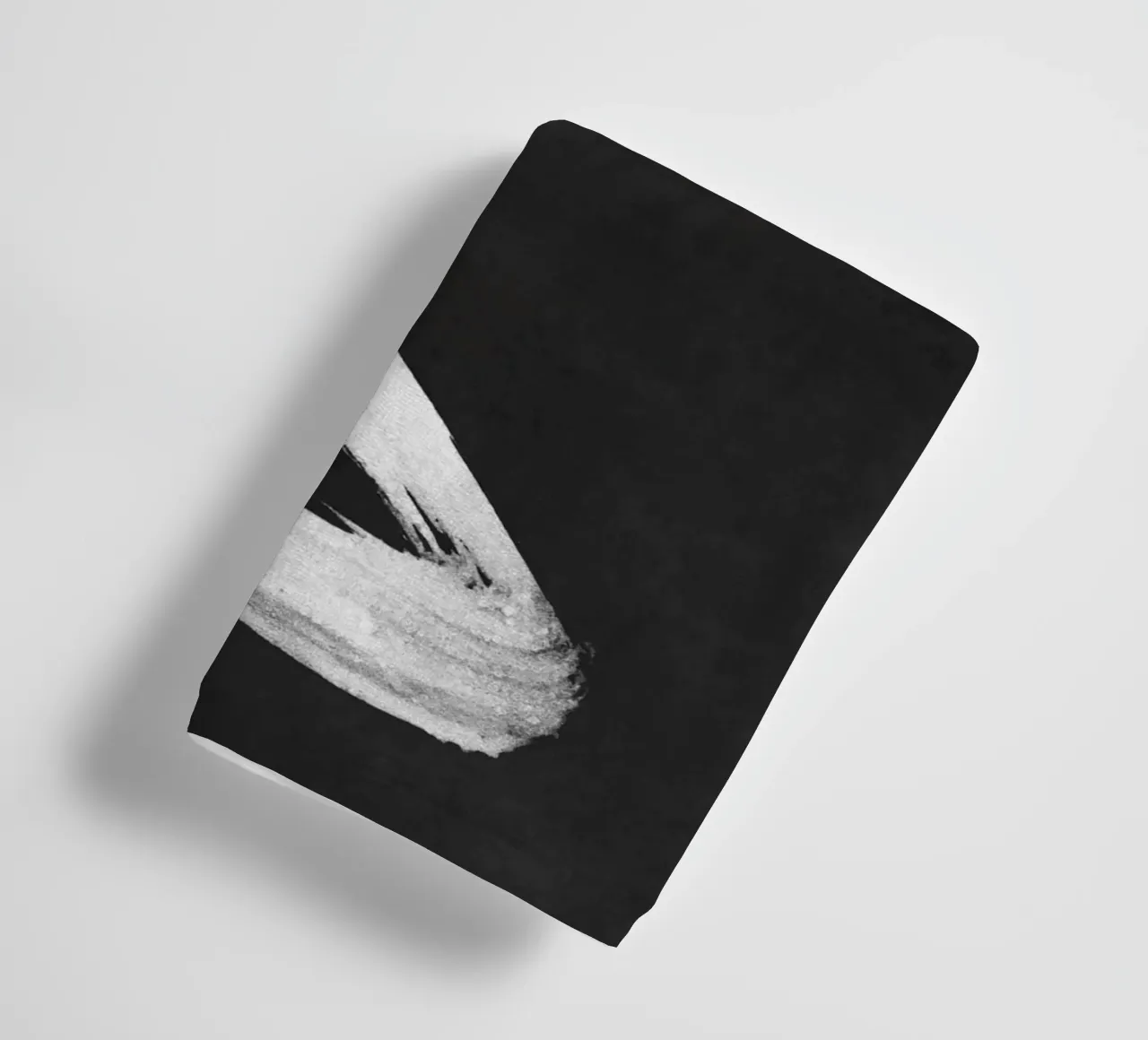 Paesaggio minimale in bianco e nero 02 asciugamano da bagno da amini54