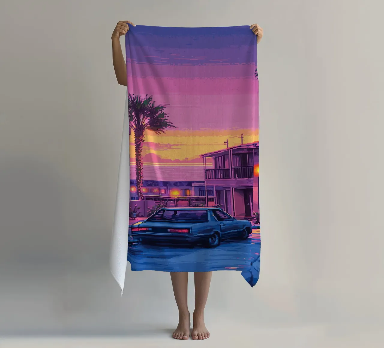 Paesaggio urbano retrò pixelato con tramonto e auto telo mare da Dreamyart