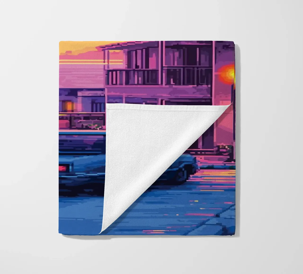 Paesaggio urbano retrò pixelato con tramonto e auto telo mare da Dreamyart
