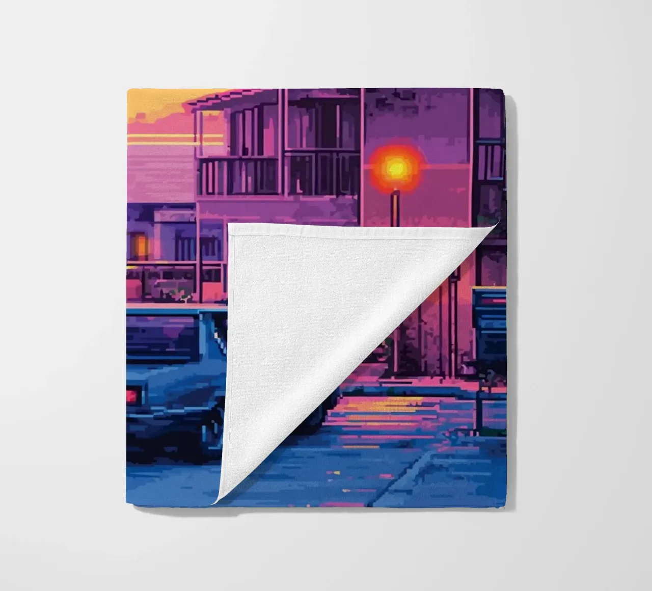 Paesaggio urbano retrò pixelato con tramonto e auto telo mare da Dreamyart