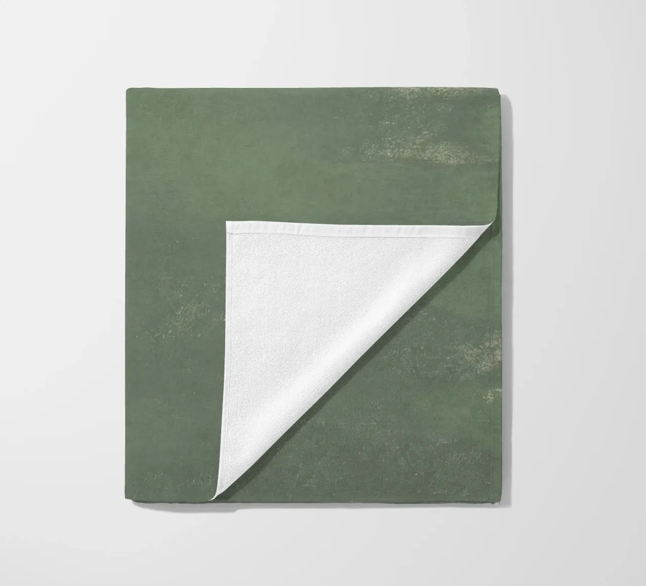 Minimalistisch abstract groen kleurveld 01 strandhanddoek van amini54