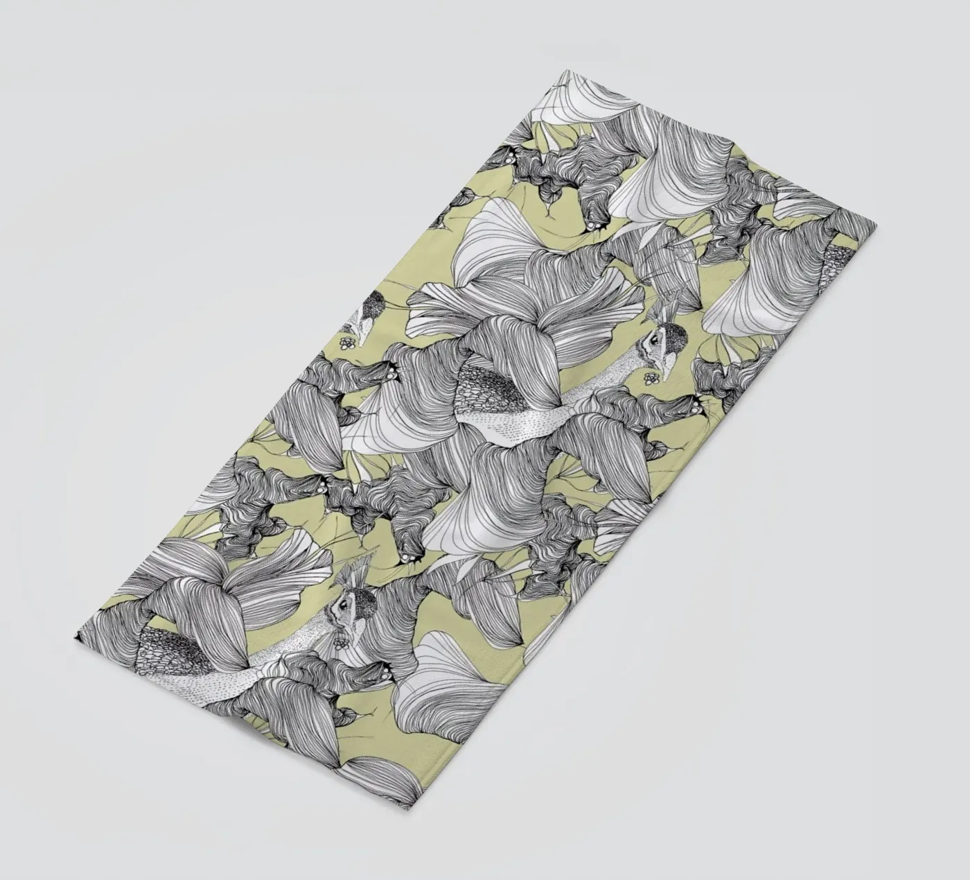 Pavone beach towel by Giulio Iurissevich
