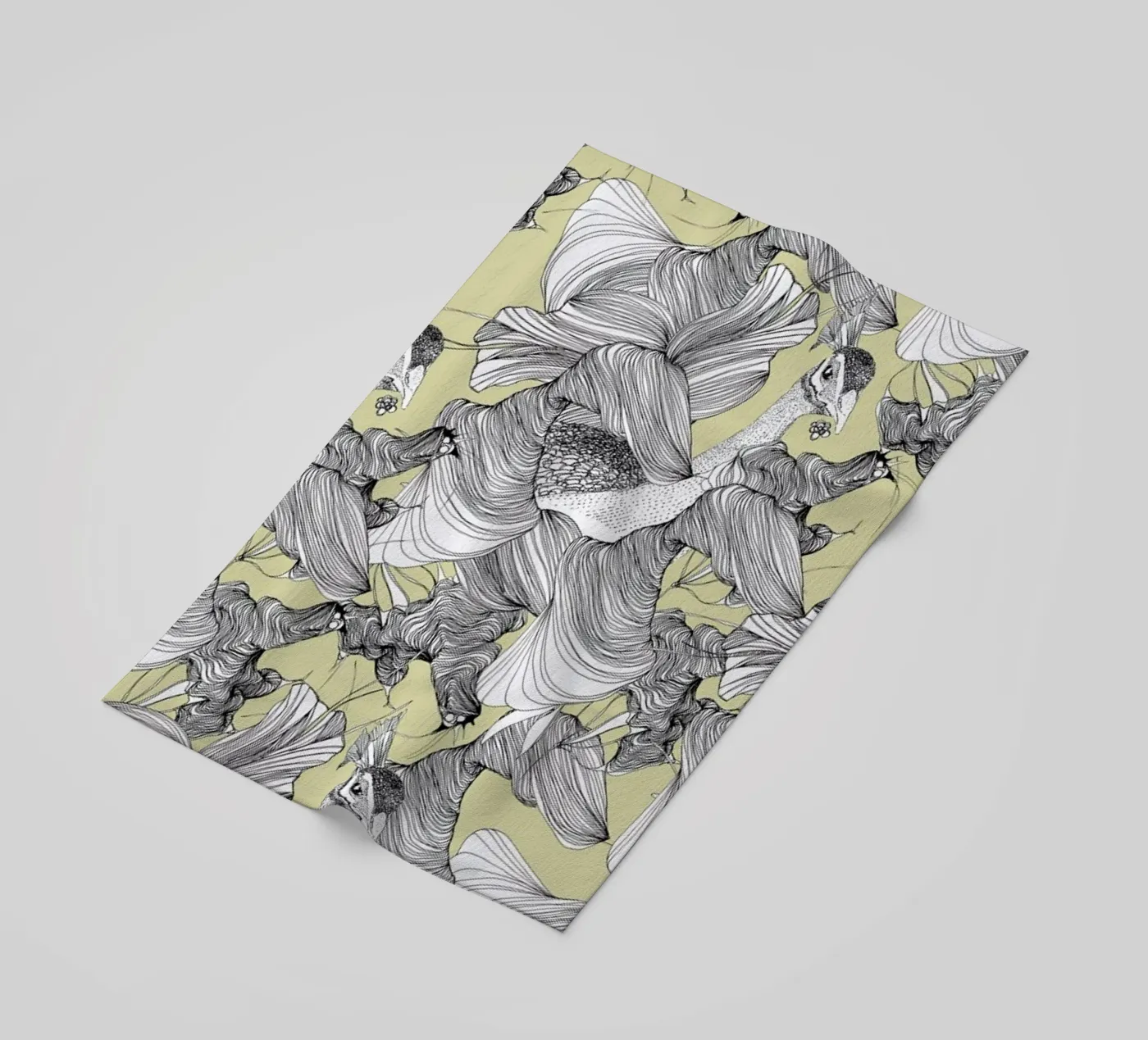 Pavone beach towel by Giulio Iurissevich