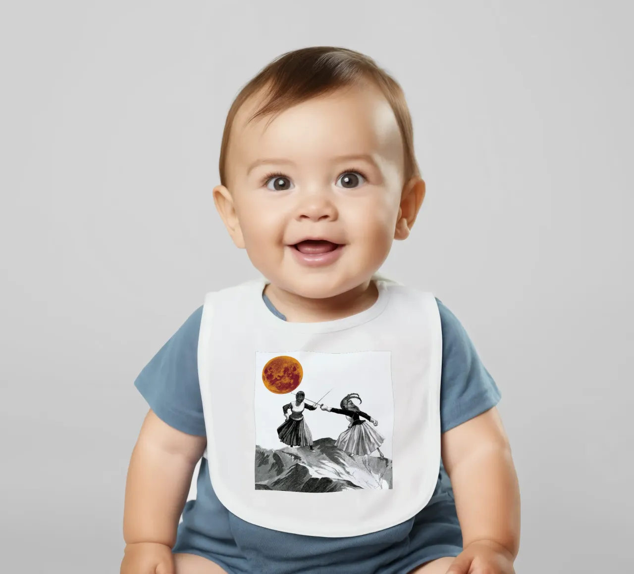 Moon Fencers bavaglino da The Gently Unfurling Sneak