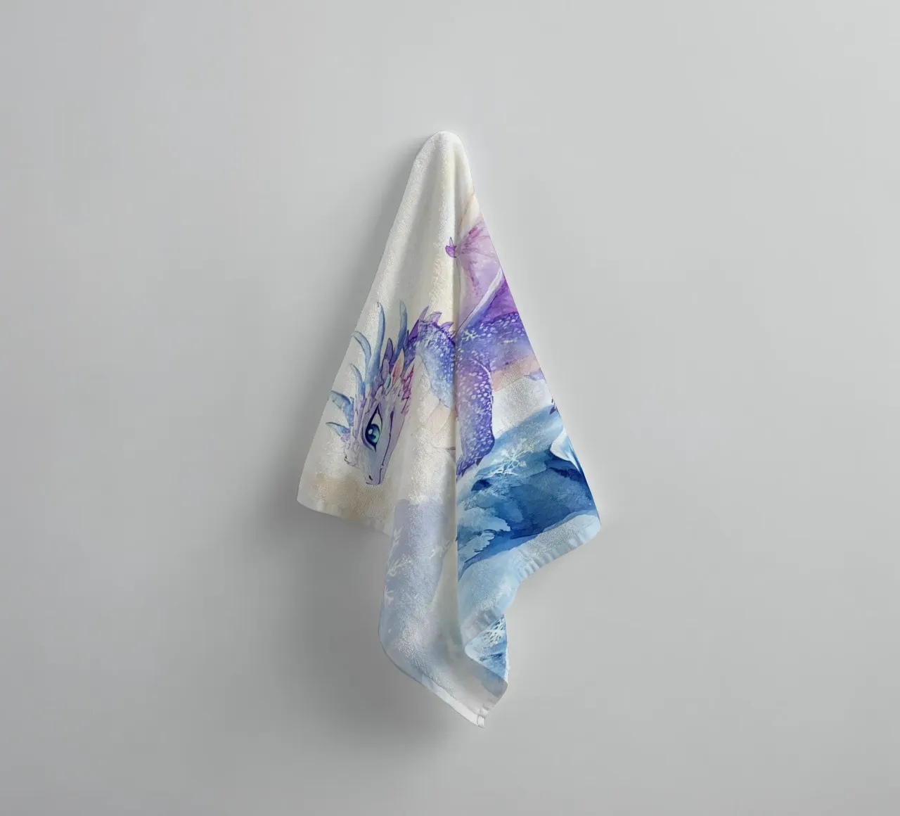 L'esprit du dragon des glaces serviette de bain de Théïa's Fantasia World