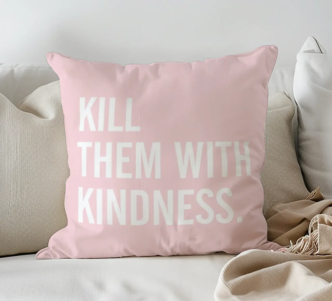 Uccideteli con gentilezza - Rosa Typografie-Design cuscino da Whole©