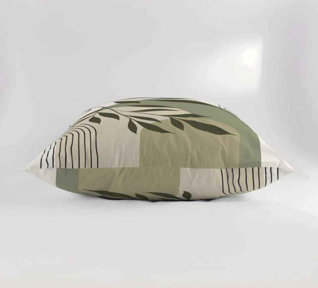 Harmonious blend of nature and abstract design. cuscino da LisaArtes