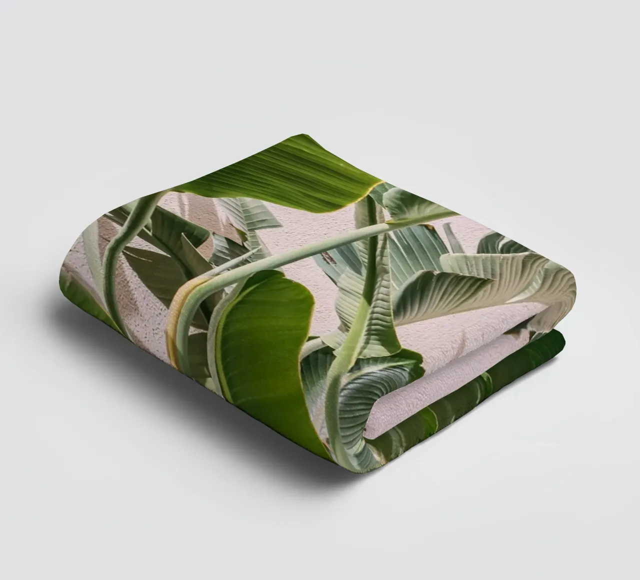 Palm Leaves Against Pink asciugamano da bagno da patiphotography