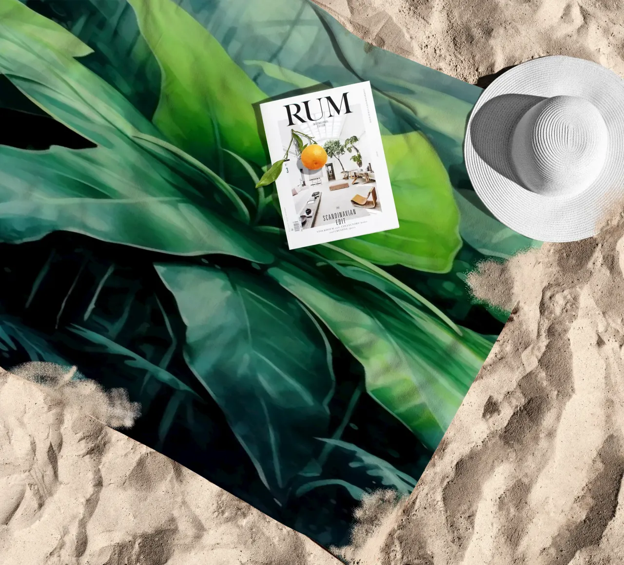 Tropischer Landschaftsgarten Strandtuch von Modern Muse