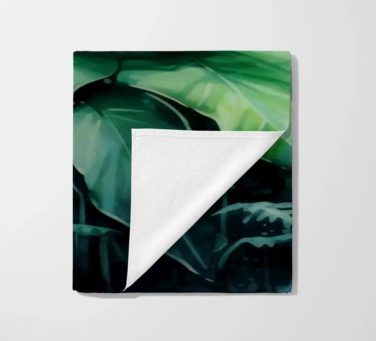 Tropischer Landschaftsgarten Strandtuch von Modern Muse