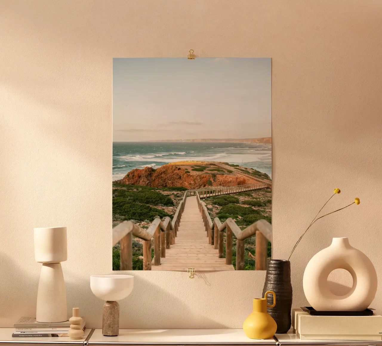 Pathway to Praia Bordeira - Algarve Portugal Travel Photo poster con telaio in plastica da Raisa Zwart Photography