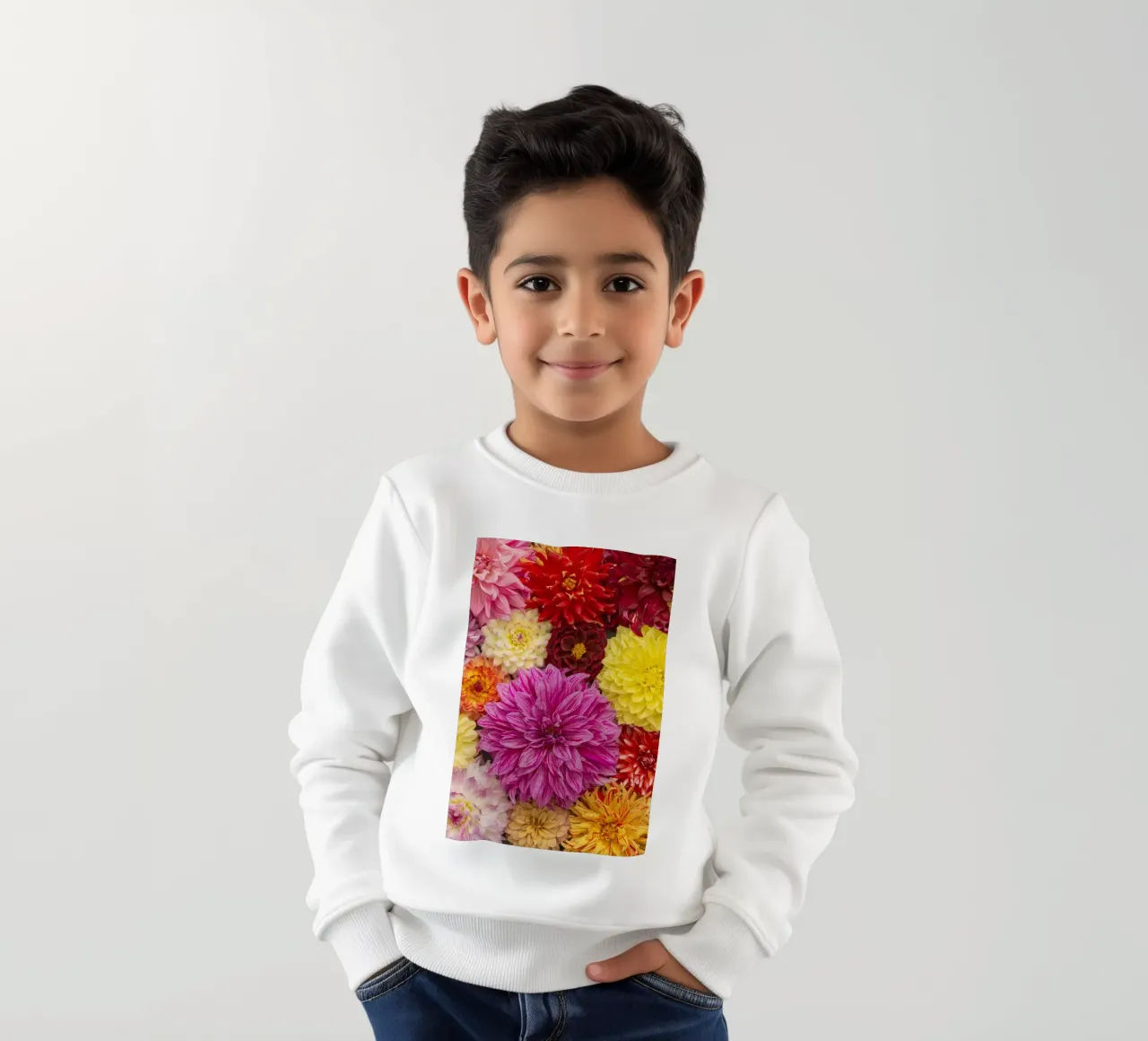 Un caleidoscopio di bellezza: Dalie miste felpa bambino da Curious Collections by Marielle Leenders