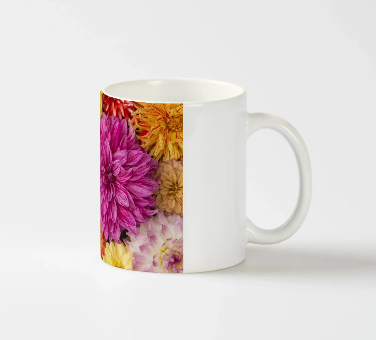 Un caleidoscopio di bellezza: Dalie miste tazza in ceramica da Curious Collections by Marielle Leenders