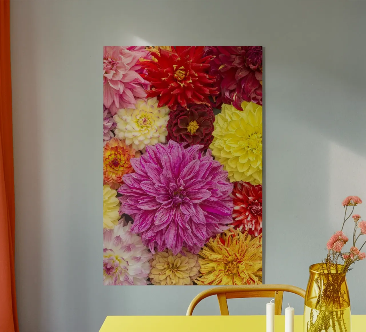 Un caleidoscopio di bellezza: Dalie miste plexiglass da Curious Collections by Marielle Leenders