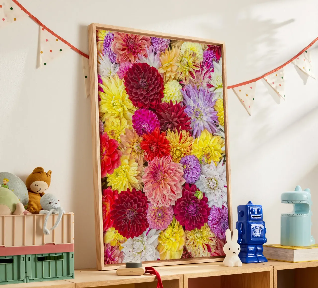 Een Symfonie van Kleur: Levendige Gemengde Dahlia's canvas met Baklijst van Curious Collections by Marielle Leenders