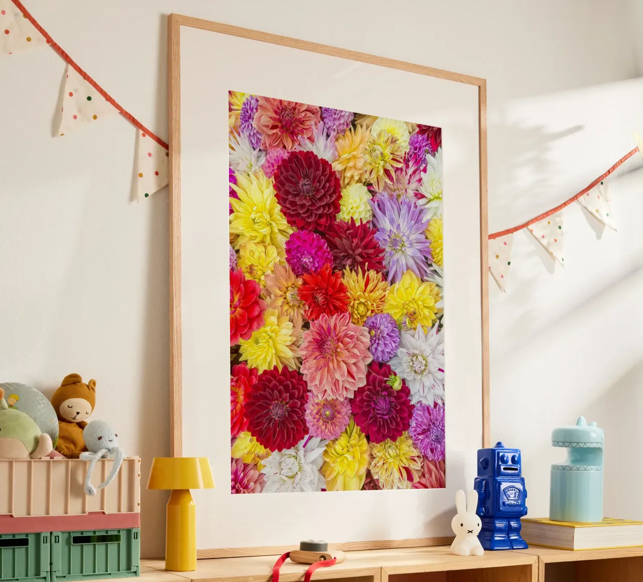 Een Symfonie van Kleur: Levendige Gemengde Dahlia's poster met aluminium frame van Curious Collections by Marielle Leenders