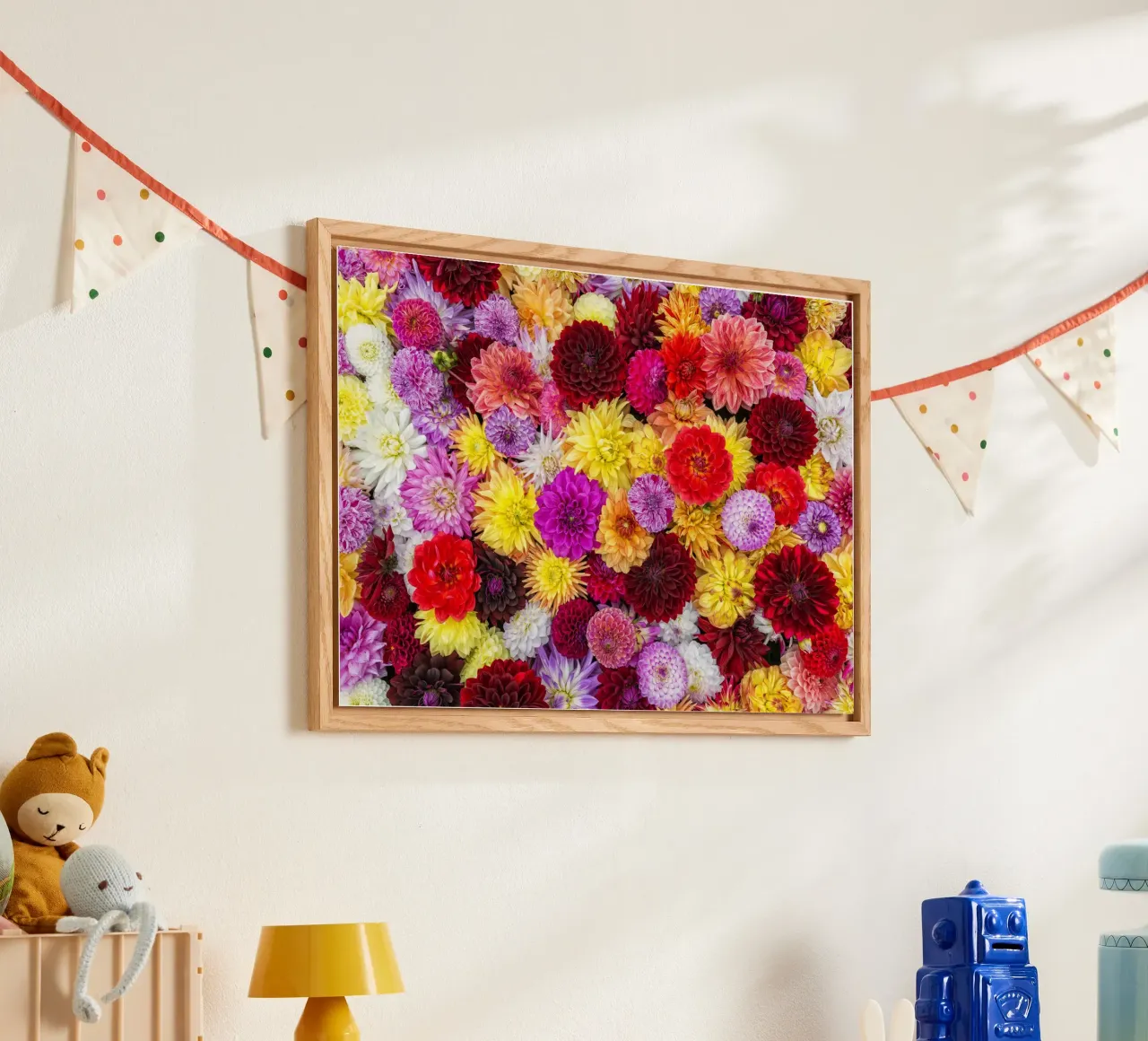 Un arazzo vibrante: Dalie miste in piena fioritura plexiglass da Curious Collections by Marielle Leenders
