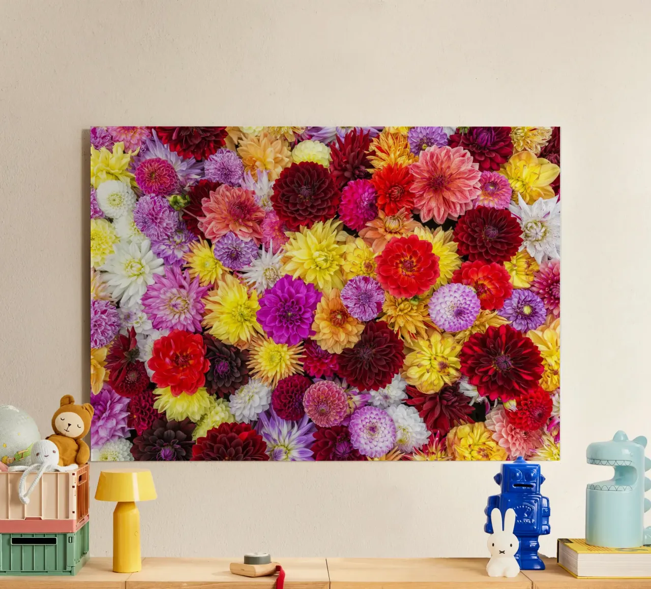 Un arazzo vibrante: Dalie miste in piena fioritura plexiglass da Curious Collections by Marielle Leenders