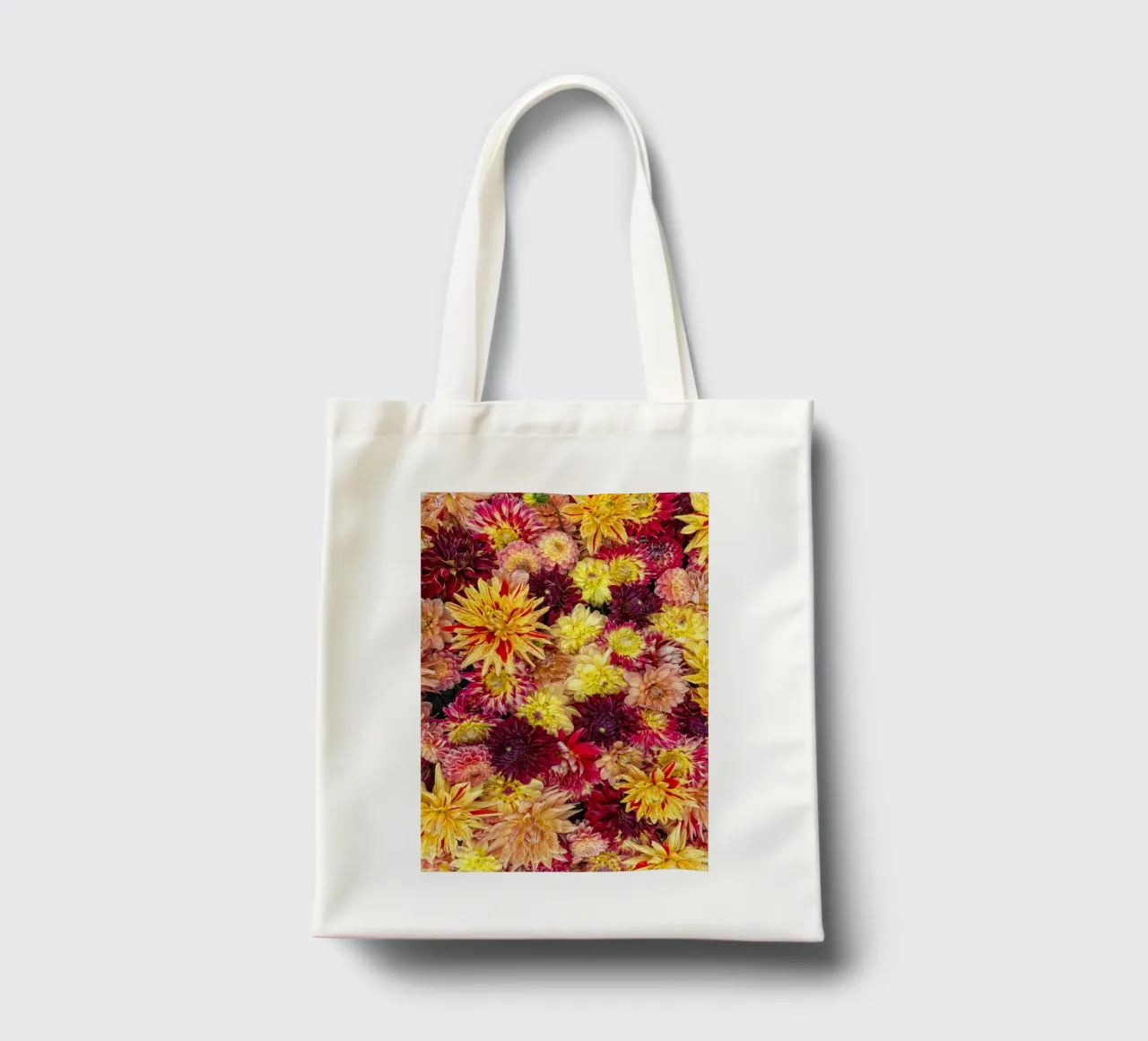 Abbondanza di fiori: Un caleidoscopio di dalie borsa in juta da Curious Collections by Marielle Leenders