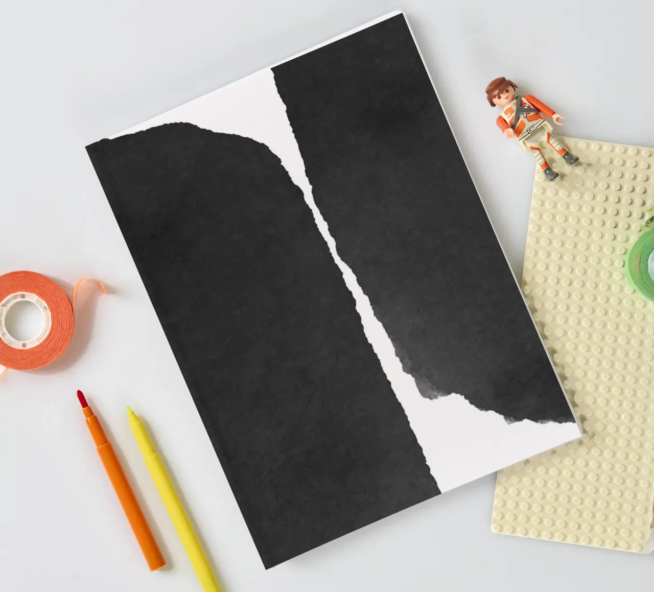 Minimal Schwarz und Weiß Abstrakt 01 Notizbuch von amini54