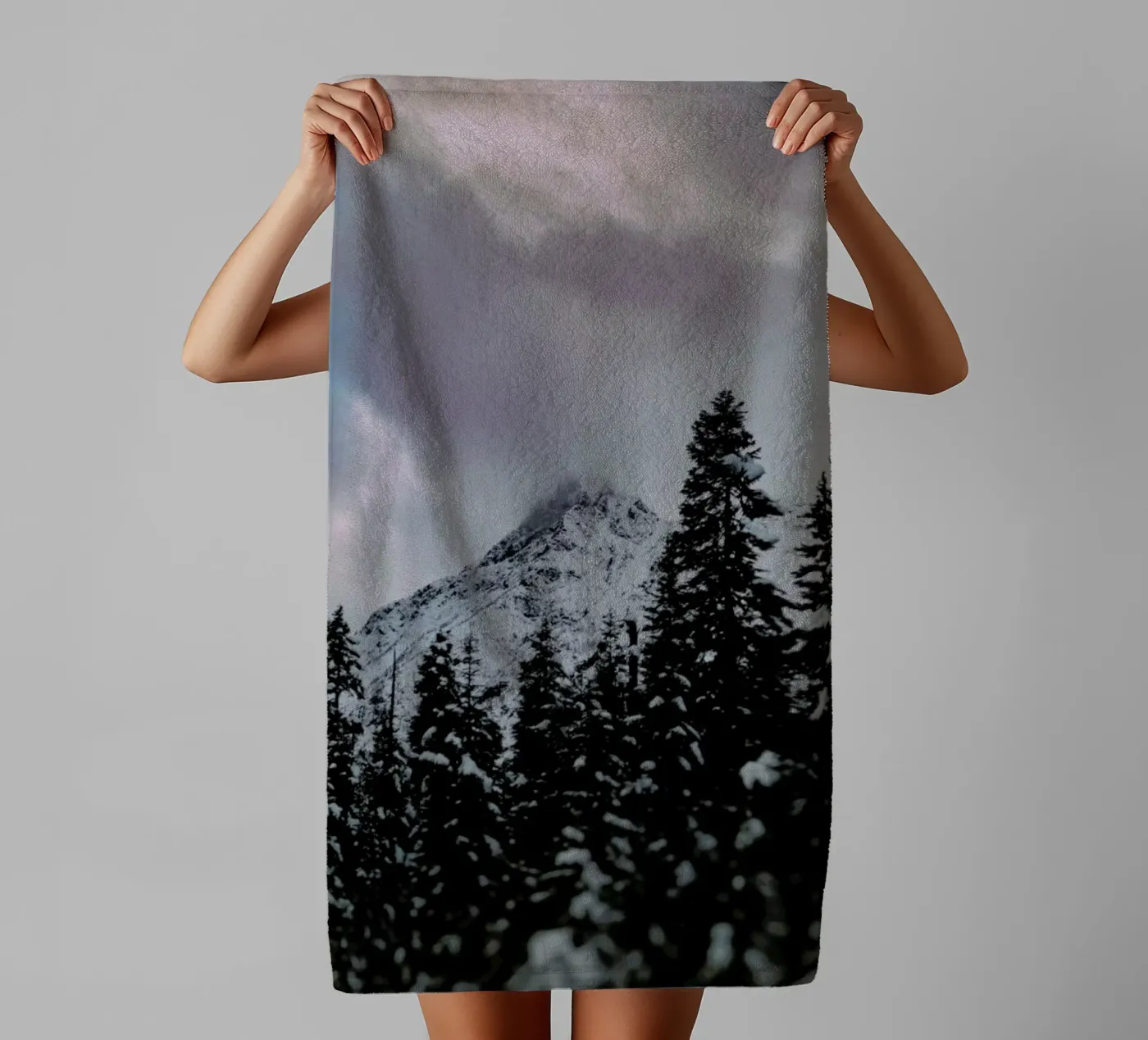 Cascade Mountain badhanddoek van Leah Flores